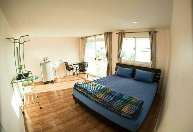 Номер Стандарт Вид на Горы, Khaokho Punsukphumok