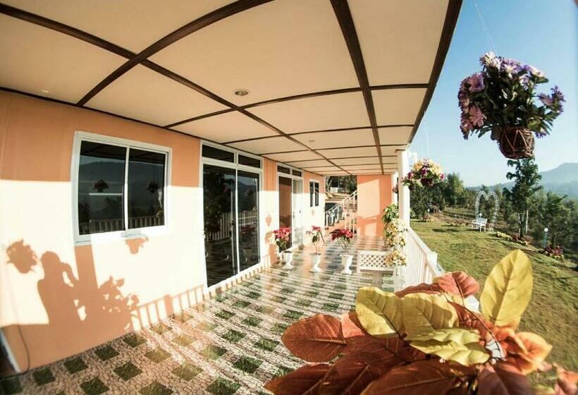 Номер Стандарт Вид на Горы, Khaokho Punsukphumok