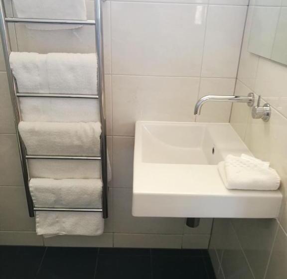 חדר סטנדרט לשלושה, Augathella Motel & Caravan Park