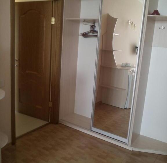 غرفة قياسية ثلاثية, Aquarius