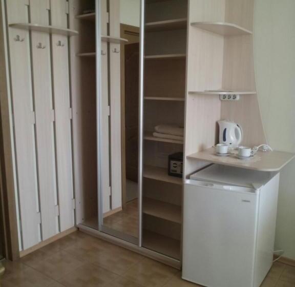 غرفة قياسية ثلاثية, Aquarius