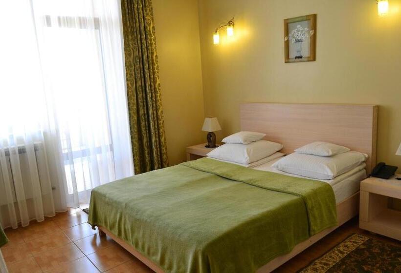 غرفة قياسية ثلاثية, Aquarius