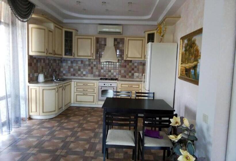 إستديو قياسى مزود بشرفة, Aquarius