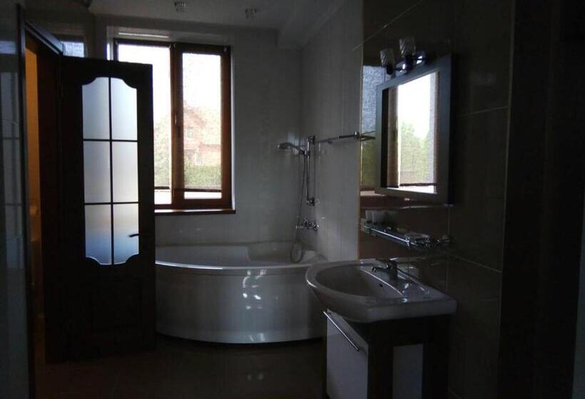 إستديو قياسى مزود بشرفة, Aquarius