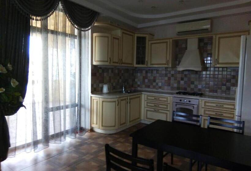 إستديو قياسى مزود بشرفة, Aquarius