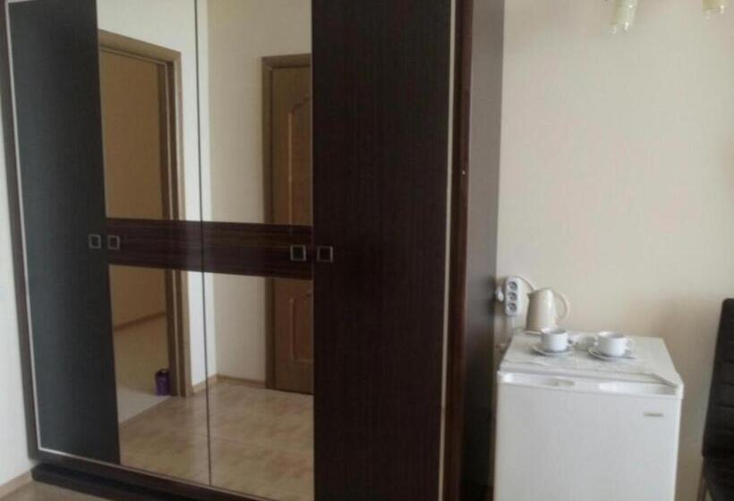 سرير فى غرفة مشتركه, Aquarius