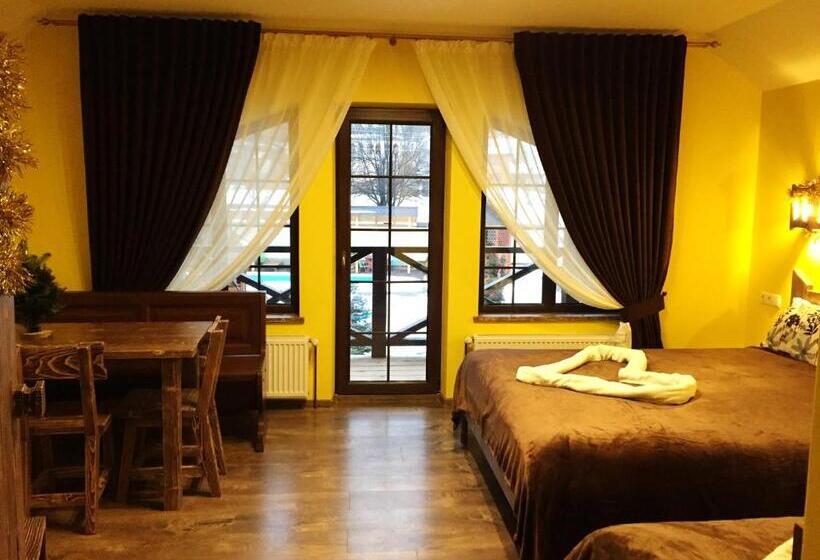 غرفة قياسية ثلاثية مزودة بتراس, Villa Diola