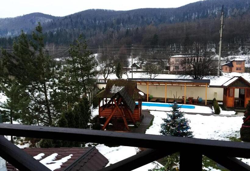 غرفة قياسية ثلاثية مزودة بتراس, Villa Diola