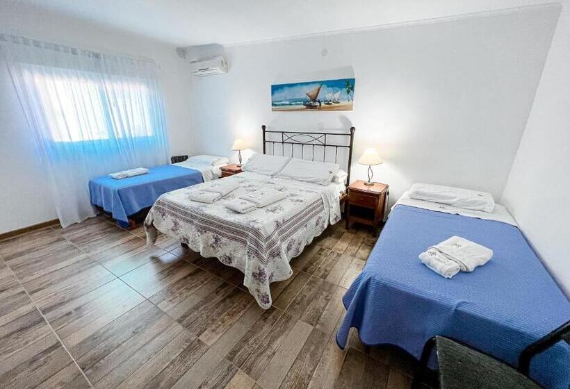 Четырехместный Номер Стандарт, Nuevo Hotel Parador