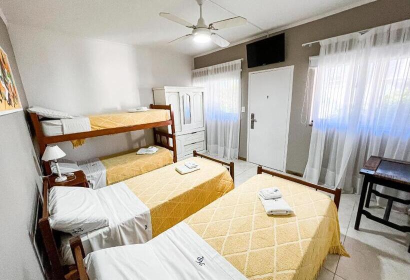 اتاق استاندارد چهار تخته, Nuevo Hotel Parador