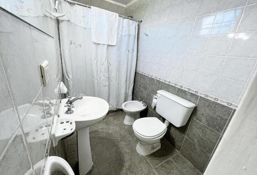 اتاق استاندارد چهار تخته, Nuevo Hotel Parador