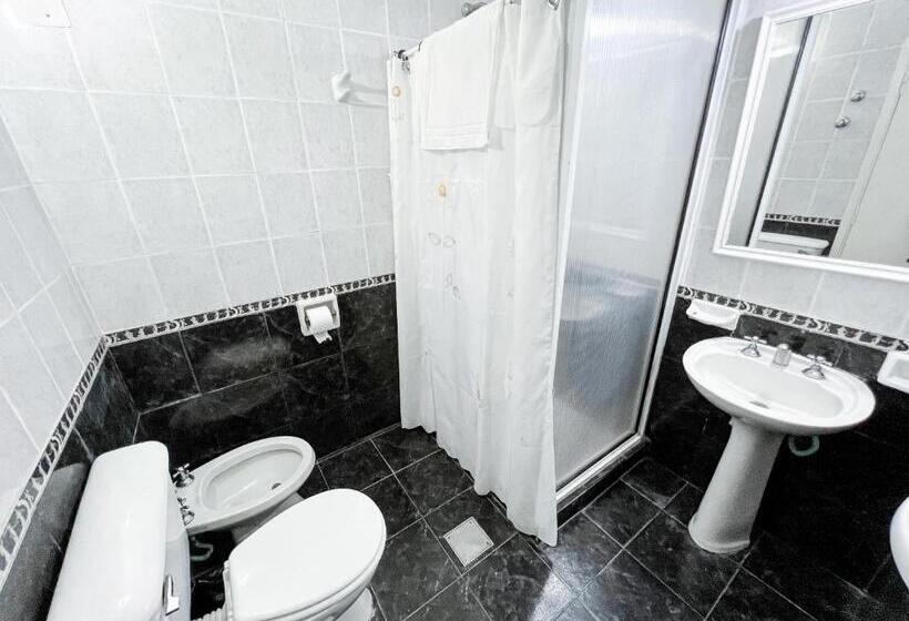 اتاق استاندارد سه نفره, Nuevo Hotel Parador