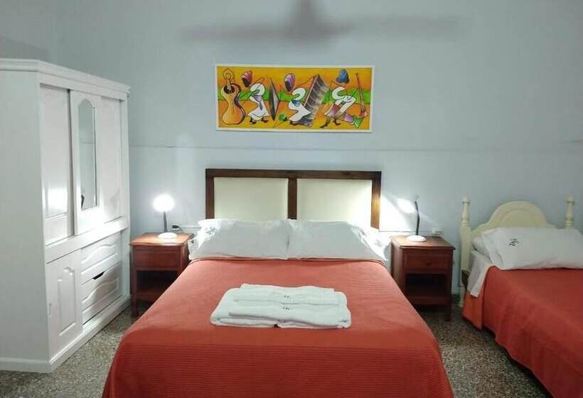 اتاق استاندارد سه نفره, Nuevo Hotel Parador