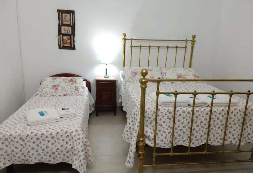 اتاق استاندارد سه نفره, Nuevo Hotel Parador