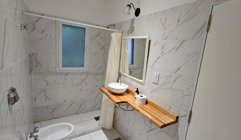 اتاق استاندارد یک نفره, Nuevo Hotel Parador