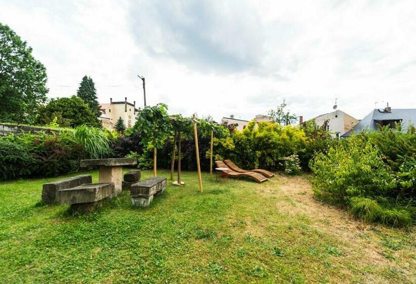 חדר דופלקס, Dům V Centru