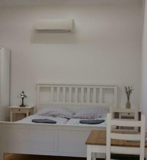 テラス付きスタンダードルーム, La Bobul Apartments