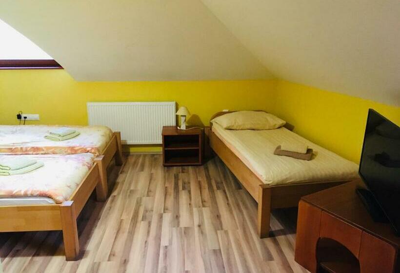 غرفة قياسية ثلاثية, Penzión Bebek