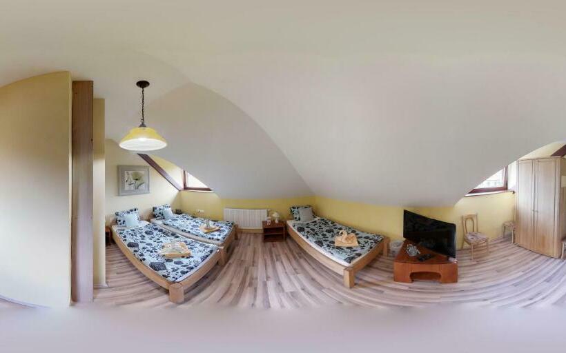 غرفة قياسية ثلاثية, Penzión Bebek