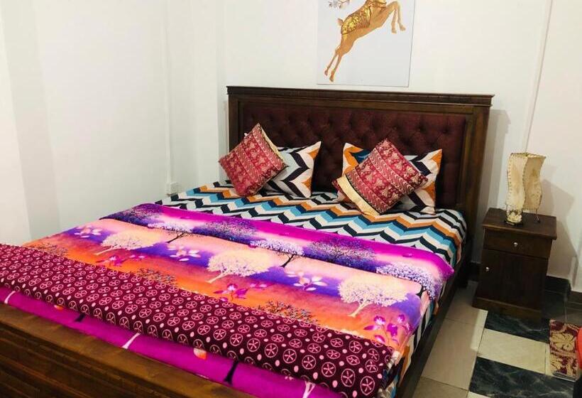 غرفة عائلية, Vegetable Garden House