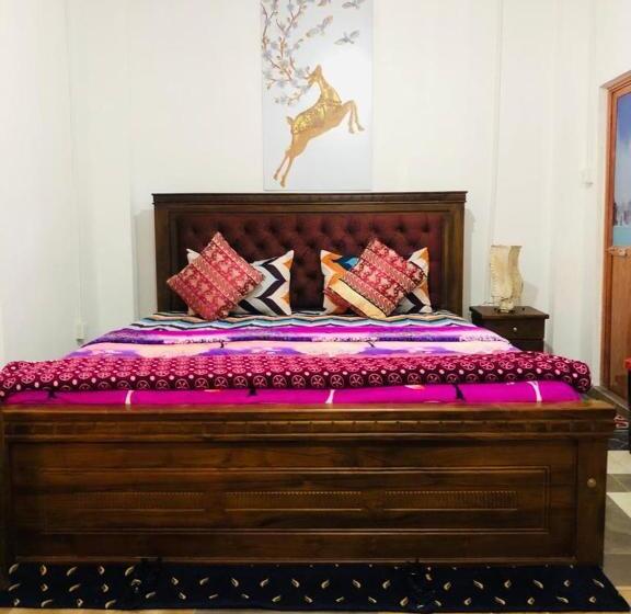 غرفة عائلية, Vegetable Garden House