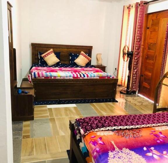 غرفة عائلية, Vegetable Garden House