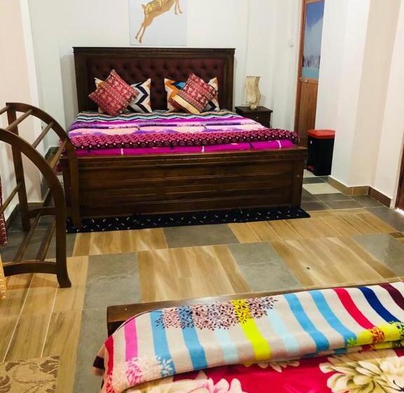 غرفة عائلية, Vegetable Garden House