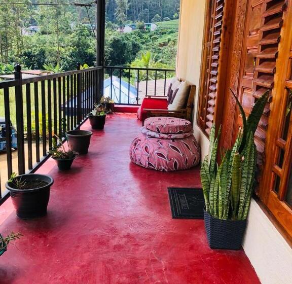 غرفة عائلية, Vegetable Garden House