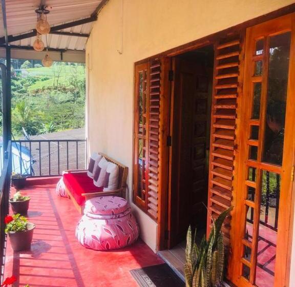 غرفة عائلية, Vegetable Garden House