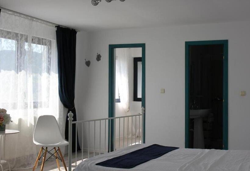 سوییت سوپریور, Vila Selina