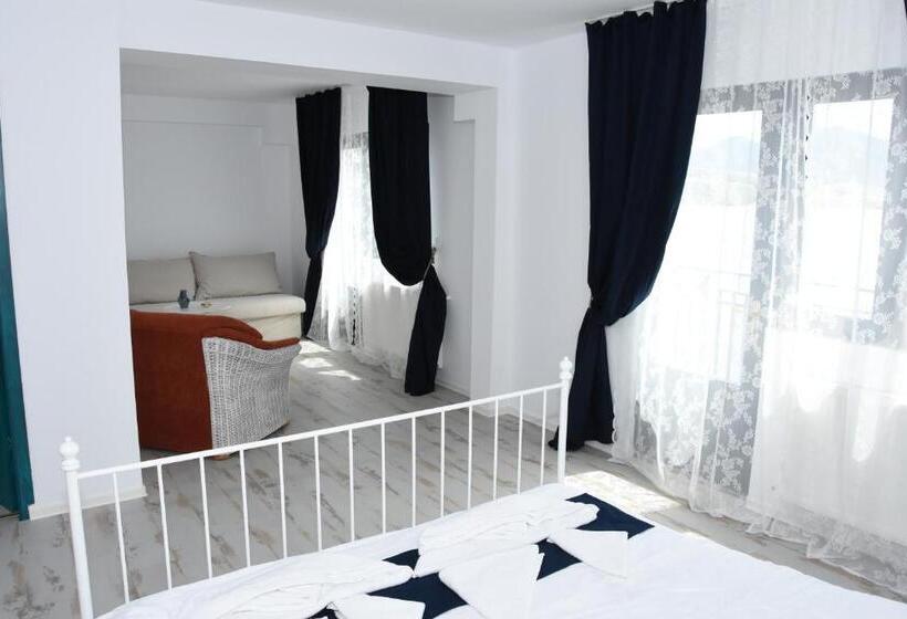 חדר משפחתי, Vila Selina