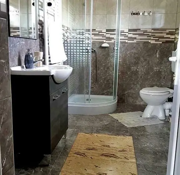 ファミリールーム, Pensiunea Casa Albă