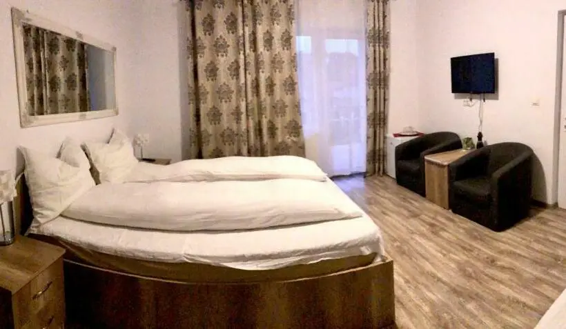 ファミリールーム, Pensiunea Casa Albă
