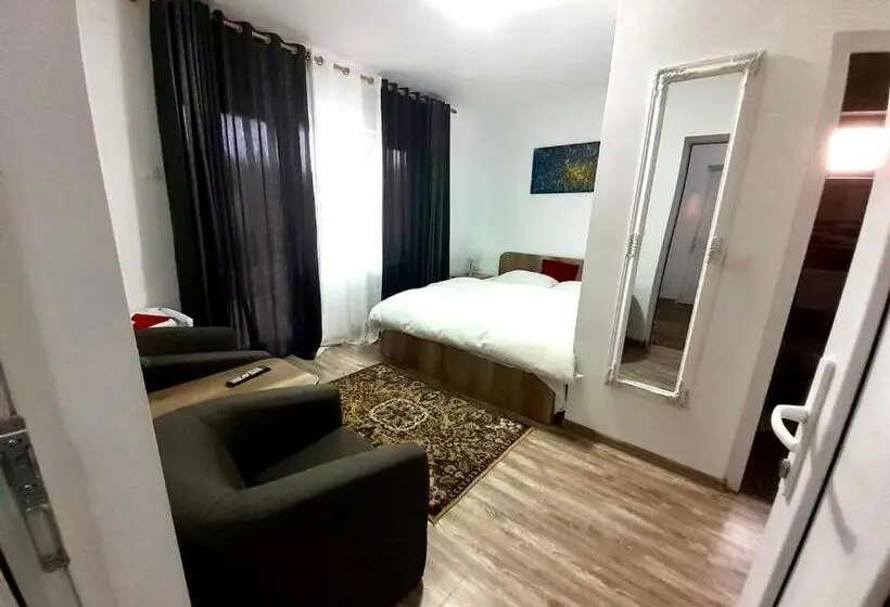 キングサイズベッドのスタンダードルーム, Pensiunea Casa Albă