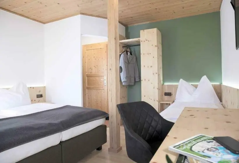Habitació Triple Estàndard, Landhof Lazarus