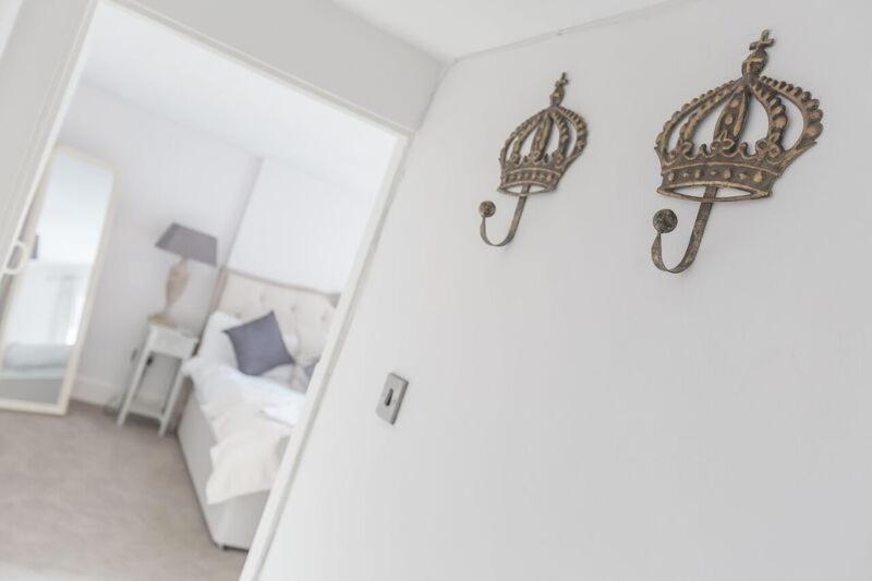 디럭스 스위트 킹 침대, The Crown Inn