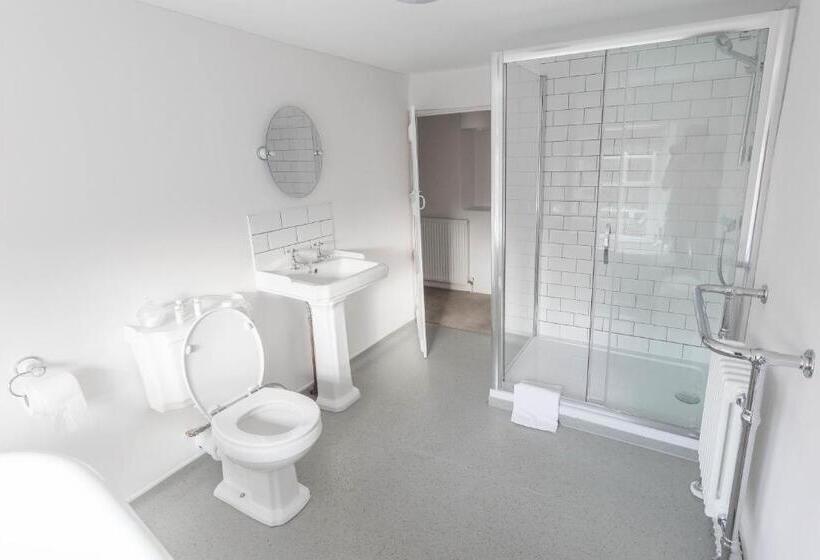 디럭스 스위트 킹 침대, The Crown Inn