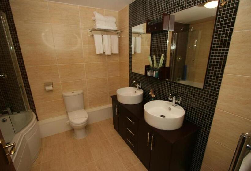 غرفة قياسية ثلاثية, The Plough Inn