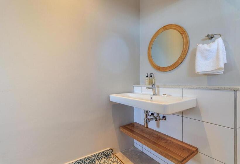 غرفة قياسية مطلّة علي حمام السباحة, Morgan Bay