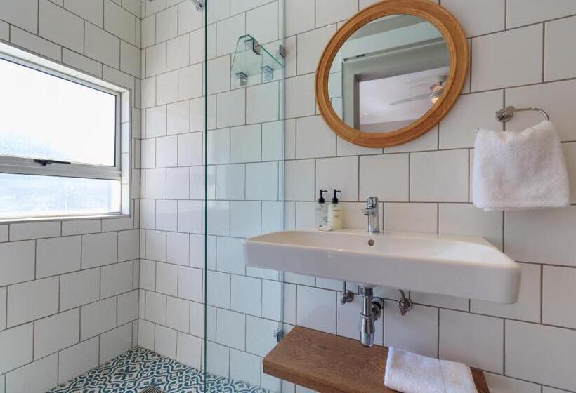 غرفة قياسية, Morgan Bay