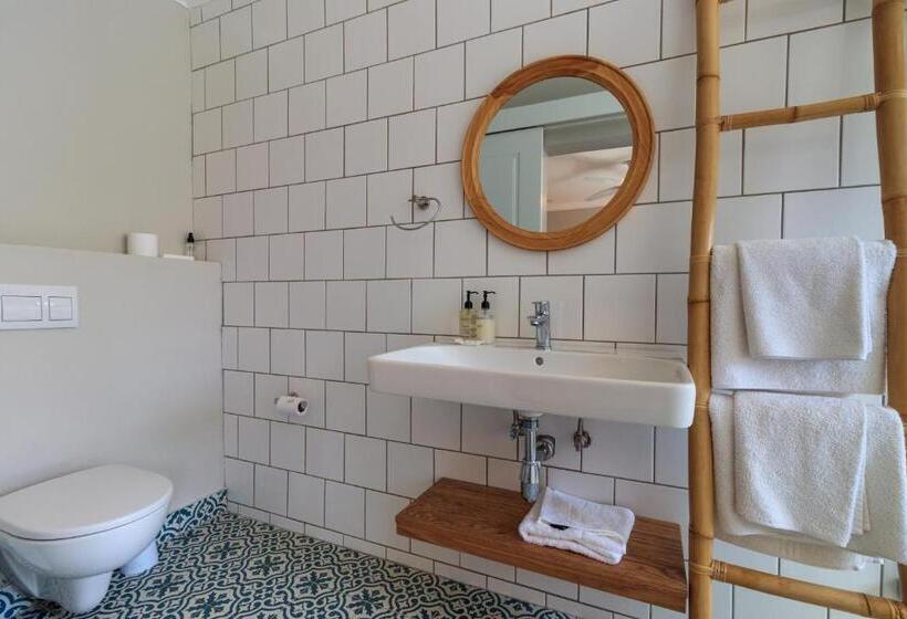 غرفة قياسية, Morgan Bay