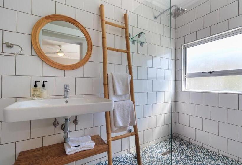 غرفة قياسية, Morgan Bay