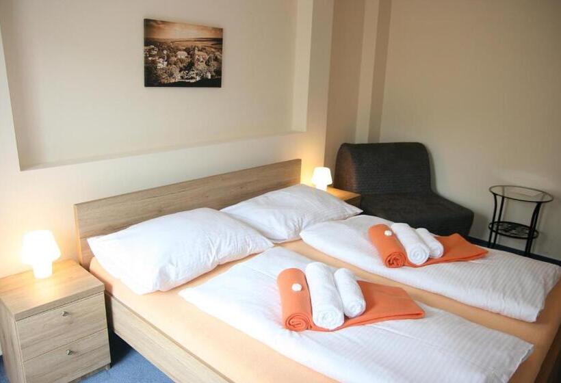 غرفة قياسية مزوَّدة بشُرفة, Praha Potštejn