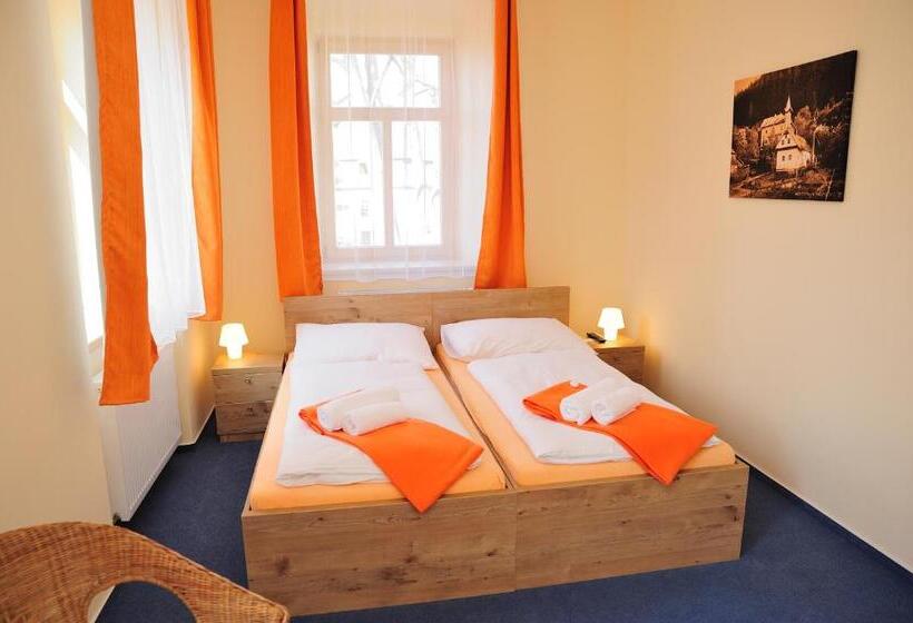 غرفة قياسية ثلاثية, Praha Potštejn