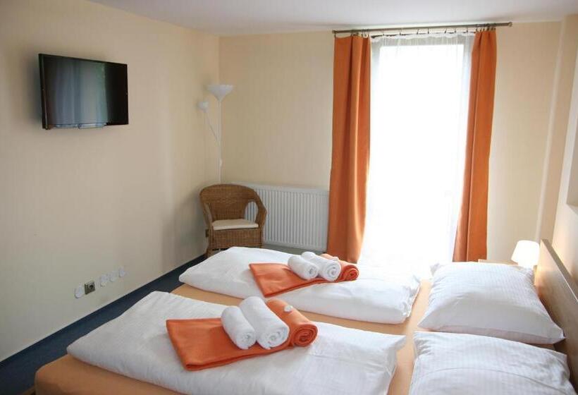 غرفة قياسية مزوَّدة بشُرفة, Praha Potštejn