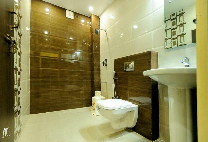 חדר דלוקס, Srigandha Residency  Vaccinated Staff