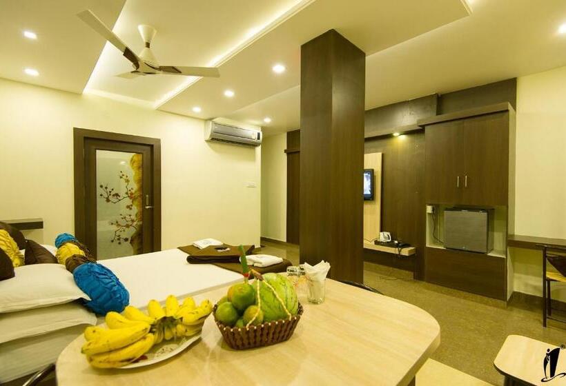 Люкс Superior, Srigandha Residency  Vaccinated Staff
