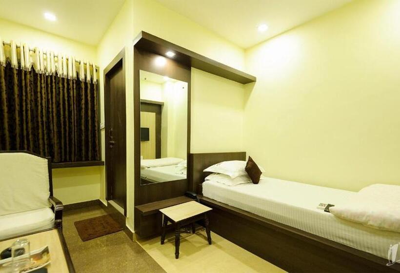 חדר דלוקס יחיד, Srigandha Residency  Vaccinated Staff