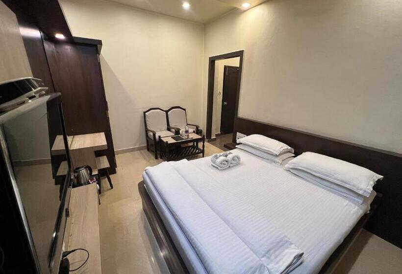 חדר דלוקס, Srigandha Residency  Vaccinated Staff