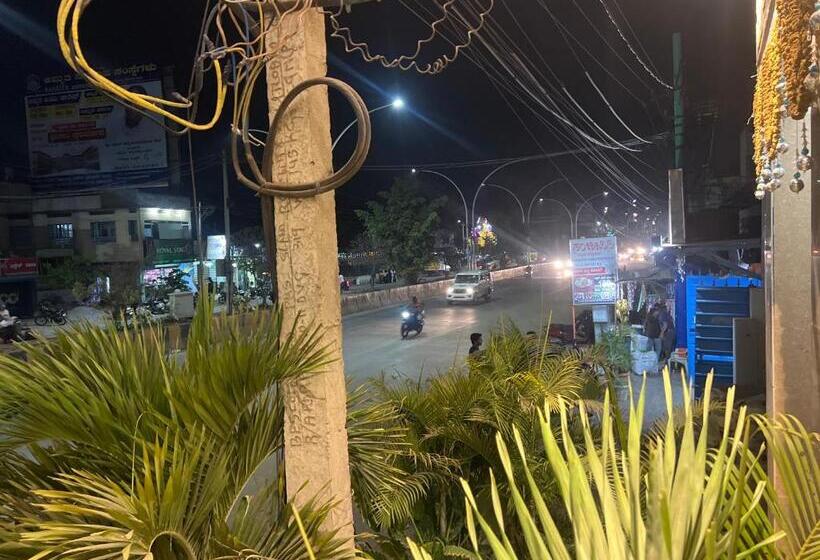 סוויטה דלוקס, Srigandha Residency  Vaccinated Staff